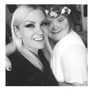 Onpa siinä vieressä kaunein isosisko.